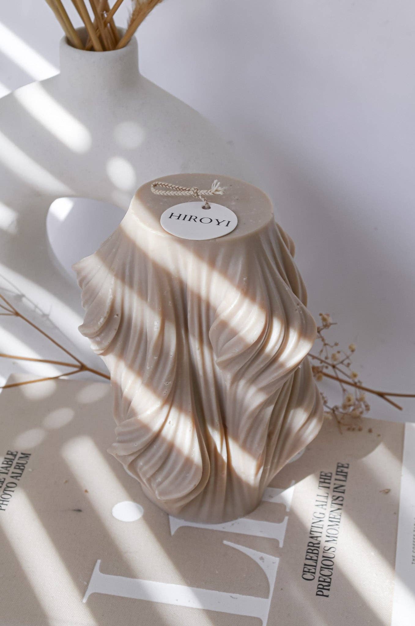 Golvende zijden grote decoratieve kaars