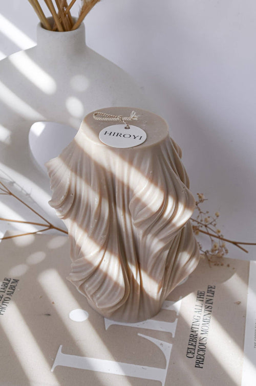 Golvende zijden grote decoratieve kaars