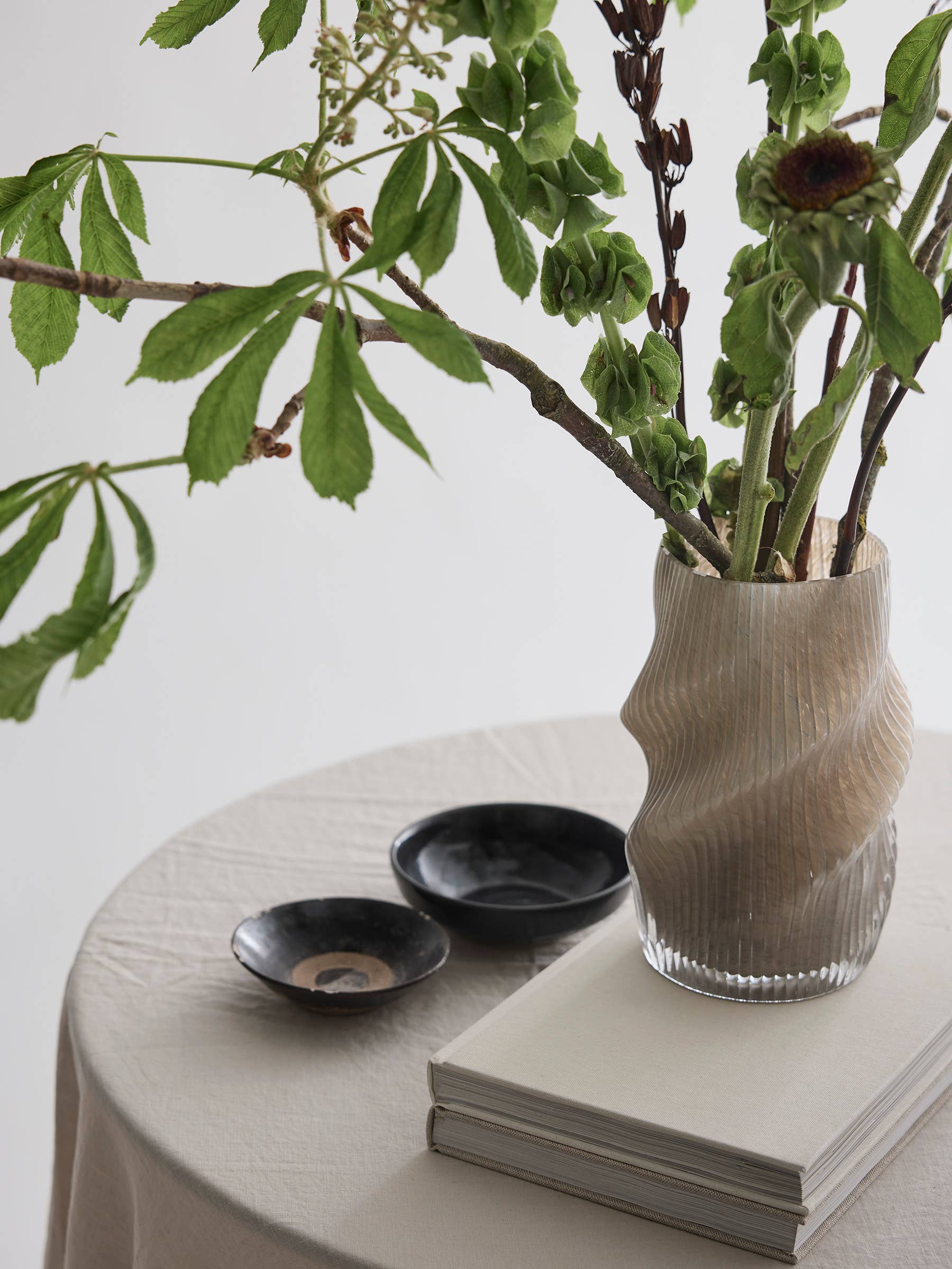 Furi vaas van taupekleurig glas