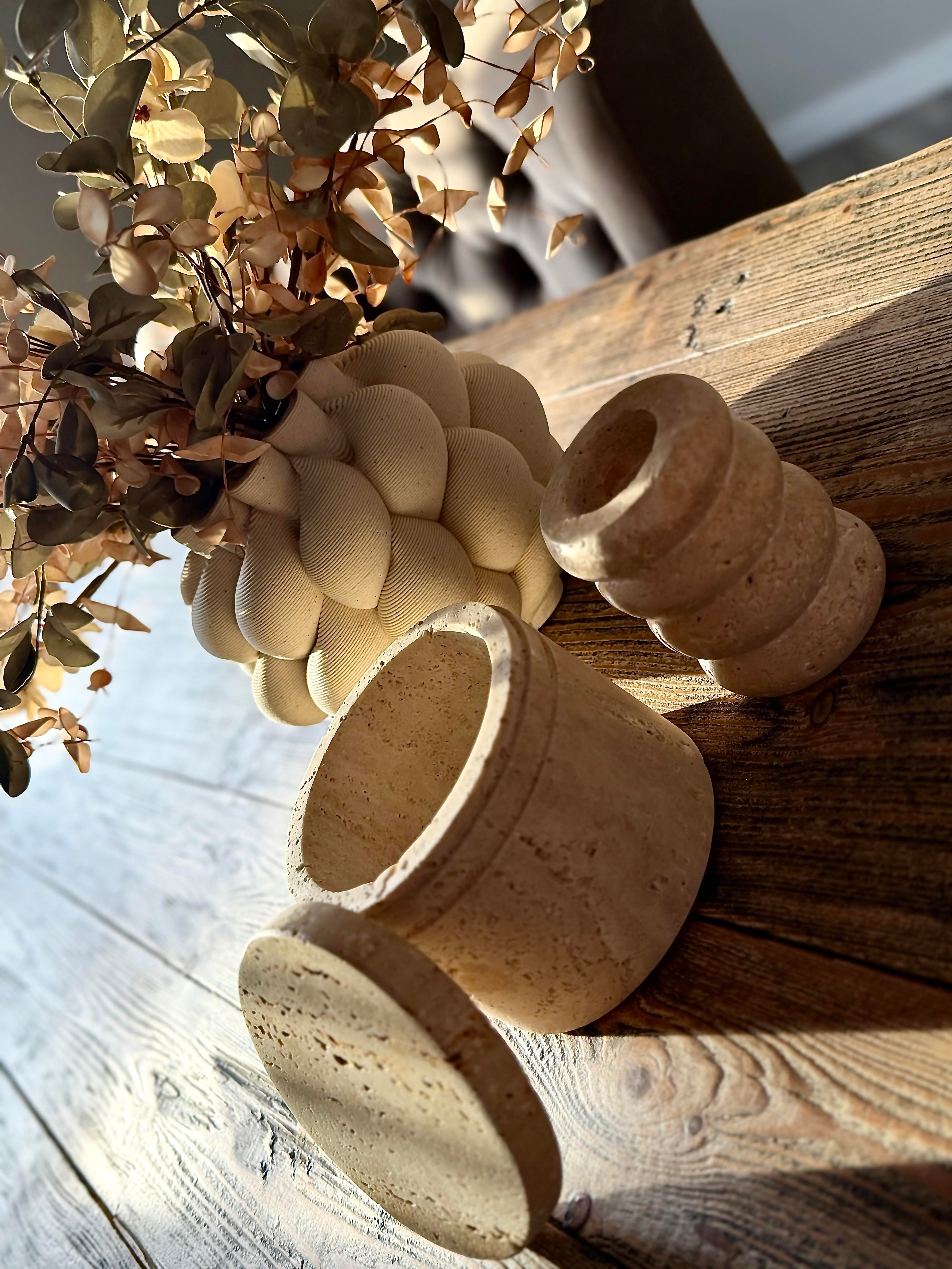 Kandelaar van travertijn