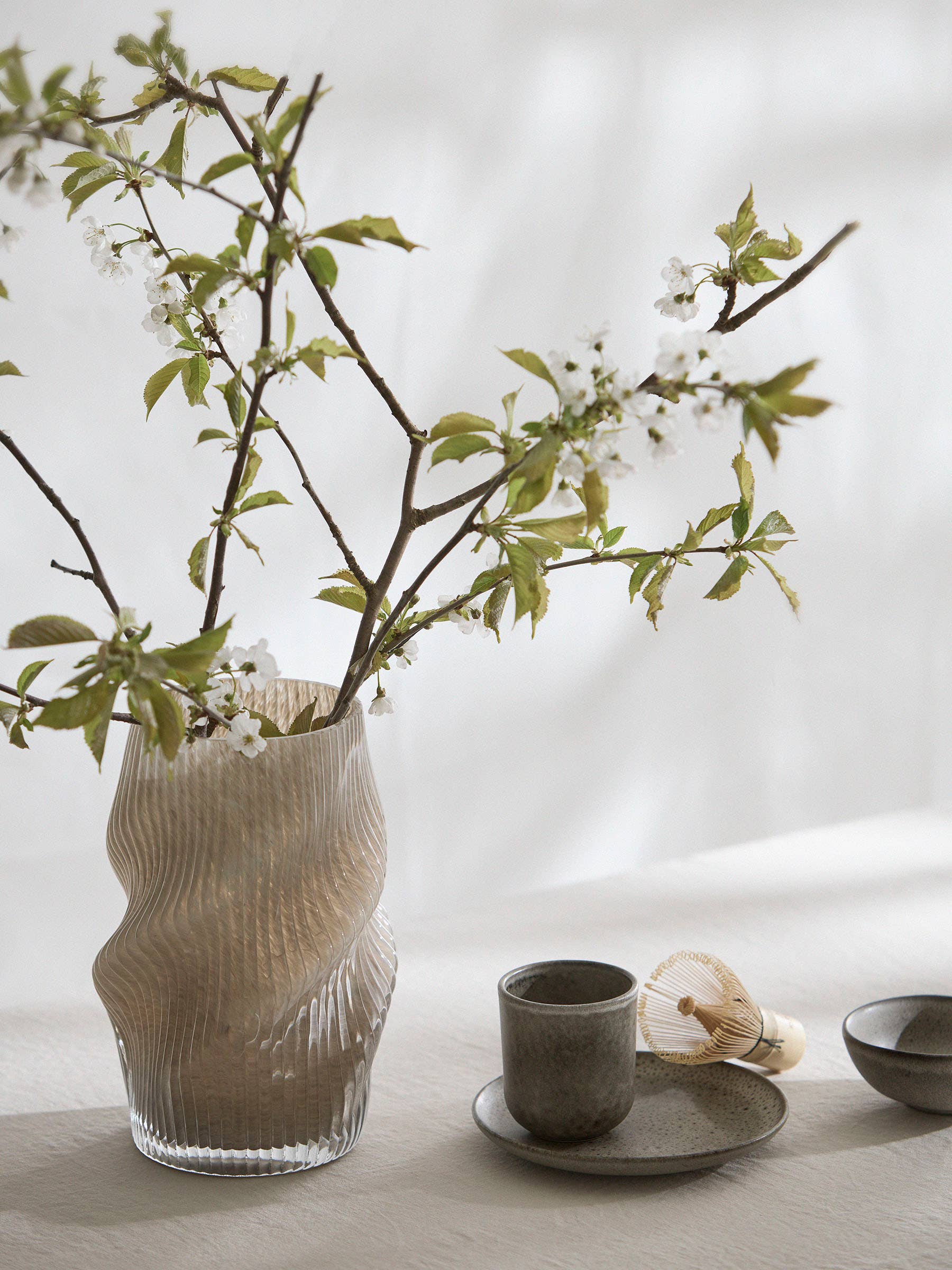 Furi vaas van taupekleurig glas