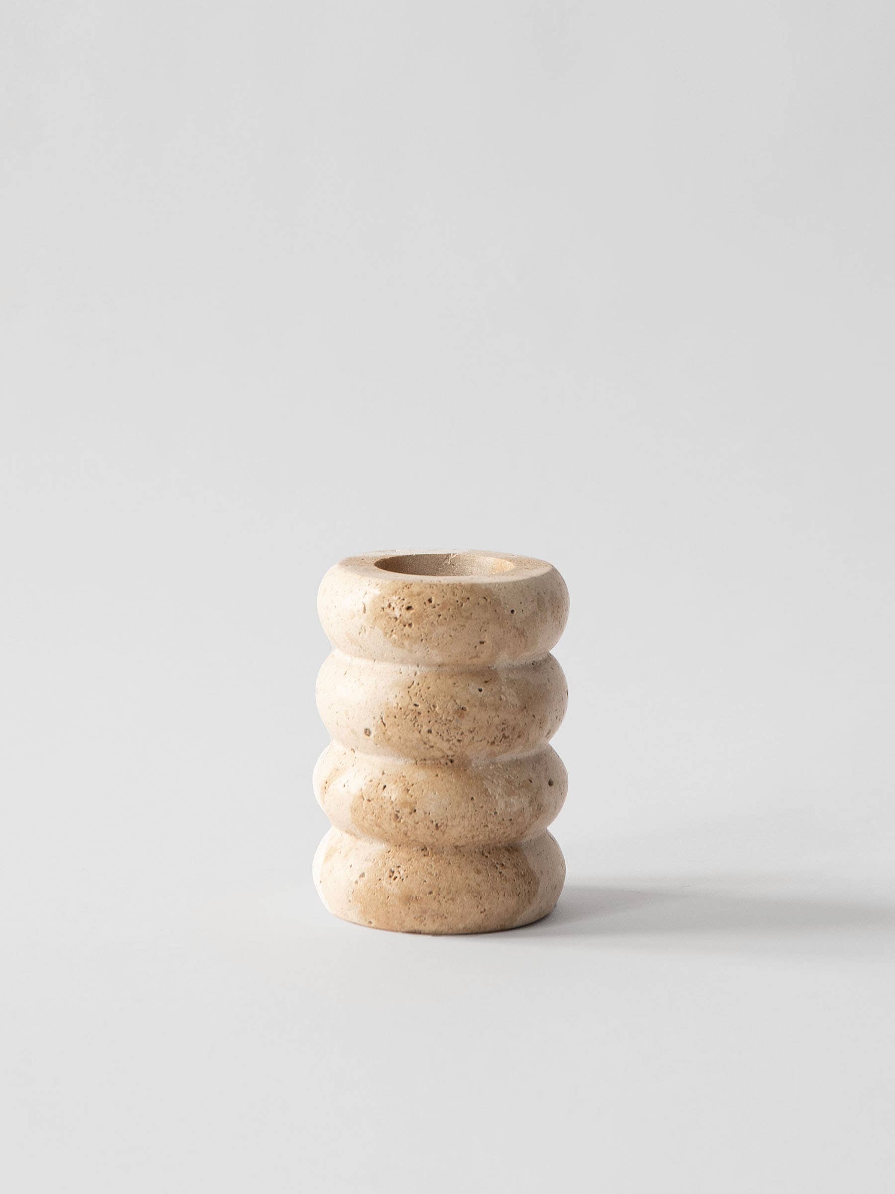 Kandelaar van travertijn